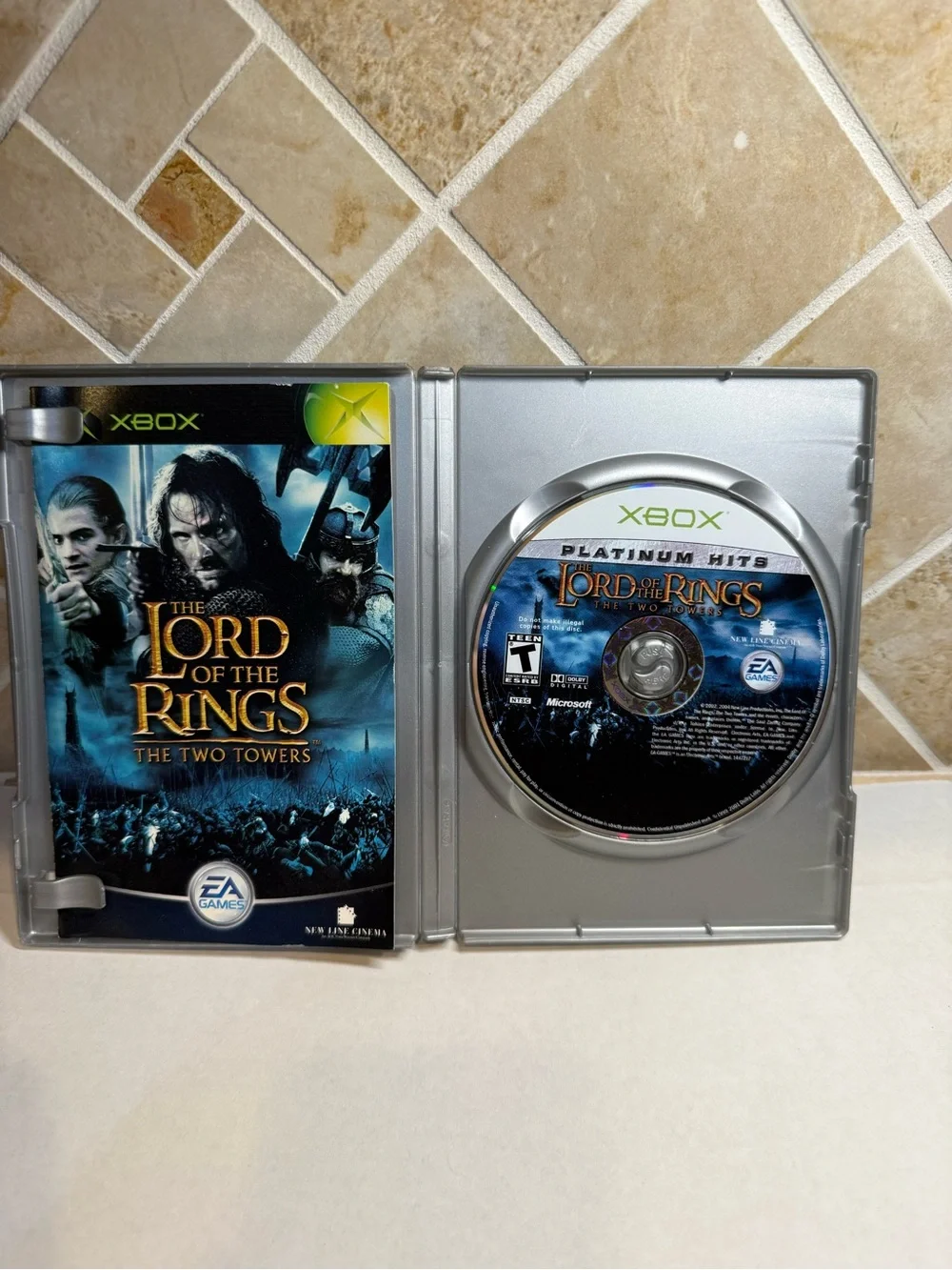 The Lord of the Rings The Two Towers Xbox Platinum Hits CIB w/ Manual 2002